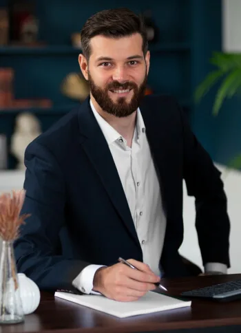 Our Financial Experts The Team  Member Solution. - 九博体育